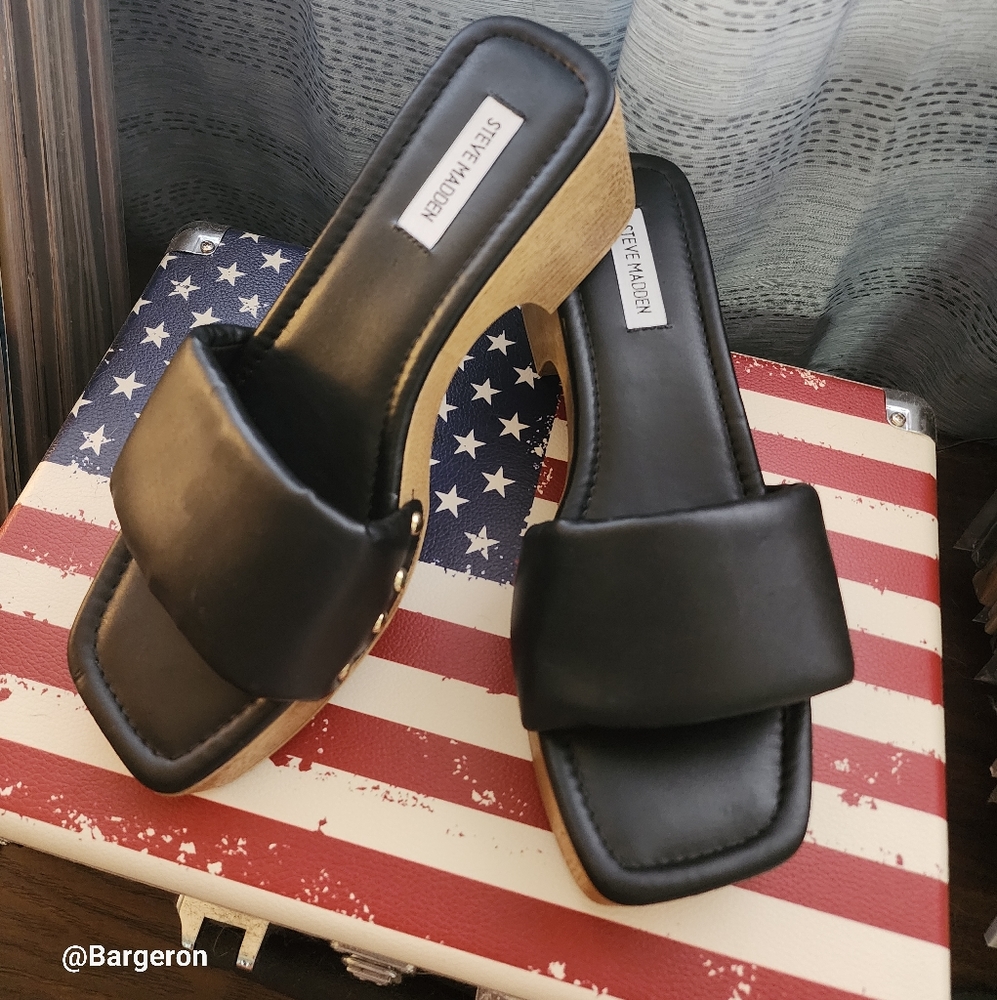 Beautiful Steve Madden slides.